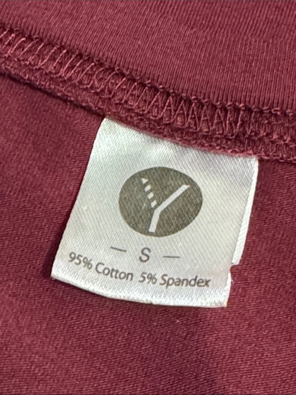 Dog Mom T-Shirt S 17.5” p2p Burgundy NWOT
